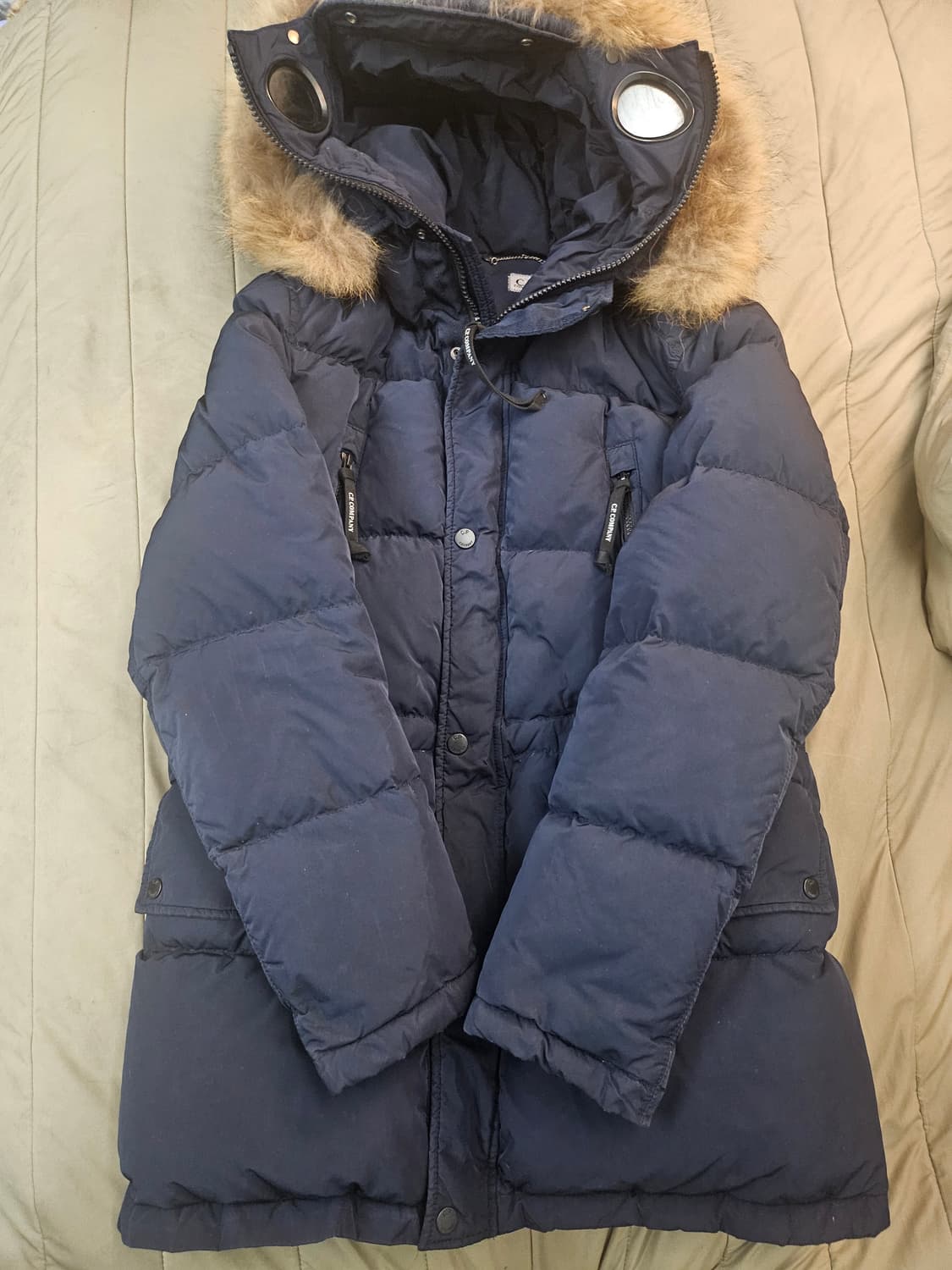 CP 컴퍼니 고글라쿤 네이비 패딩 105 판매합니다 상품이미지2