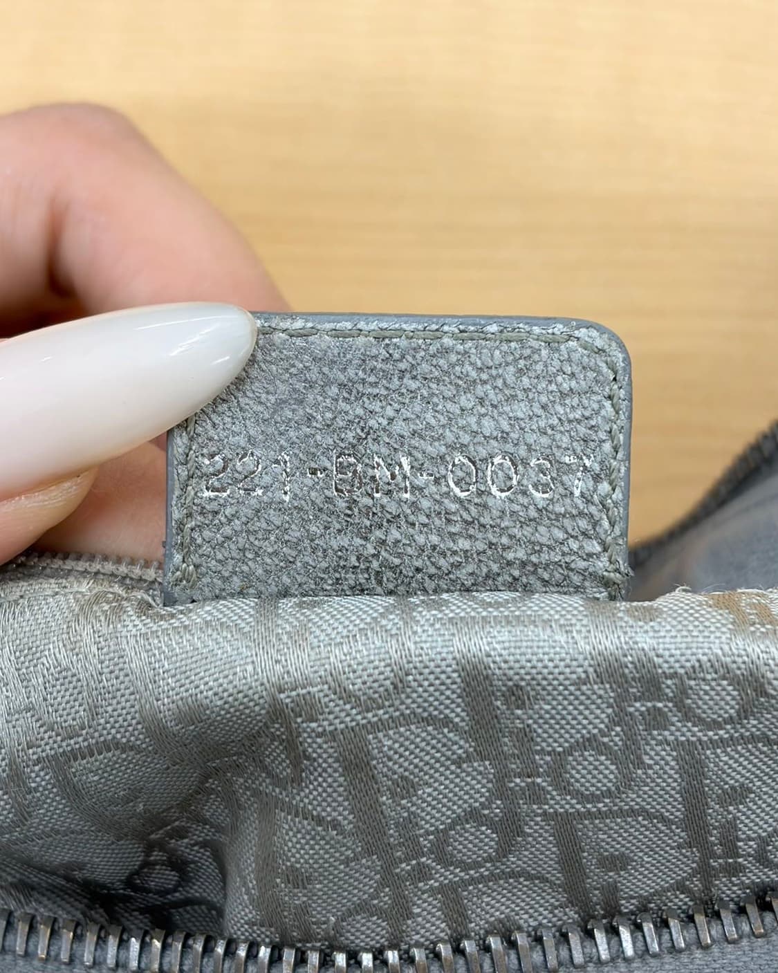 디올 그레이 까나쥬 퀄팅 가죽 호보백  상품이미지8