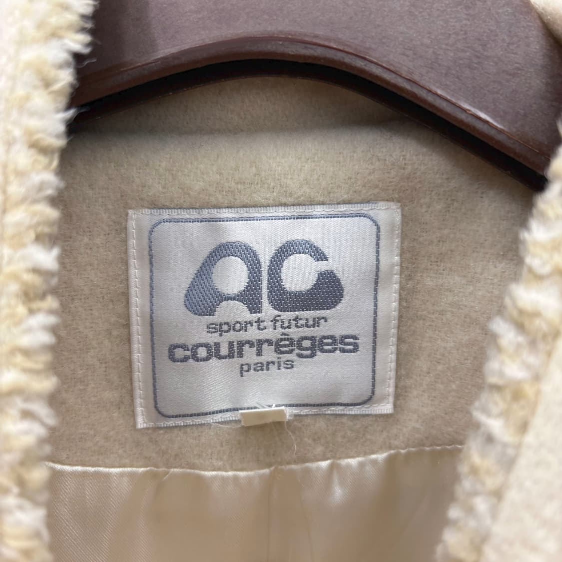 꾸레쥬 후드 코트 버튼 스트랩 웰트 포켓 디테일 레귤러핏 아이보리 상품이미지7