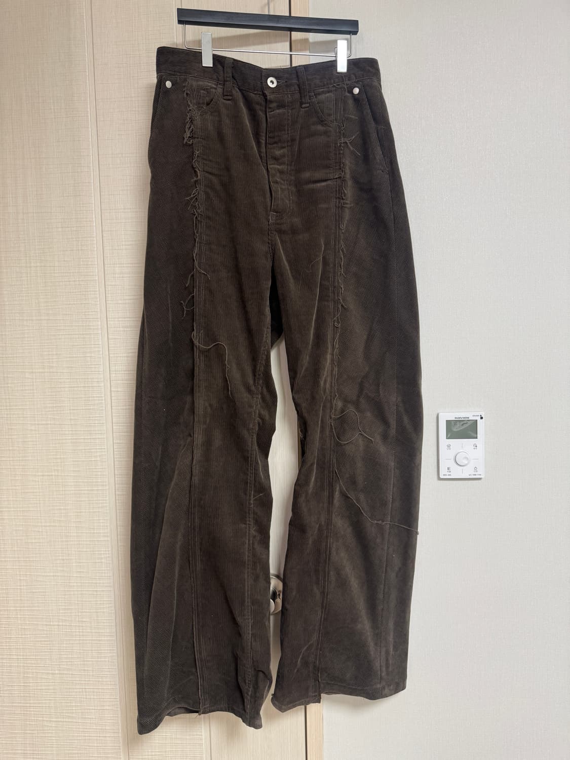 vujade liam misdirected corduroy jeans 상품이미지2