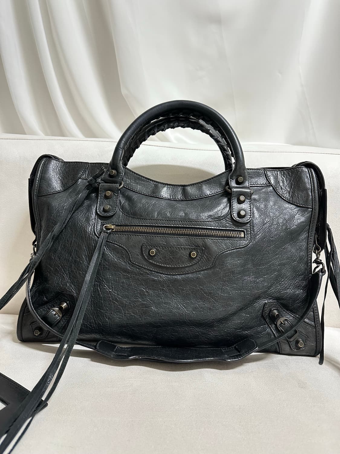 [A 정품] 발렌시아가 시티 모터백 미디움 블랙 상품이미지1