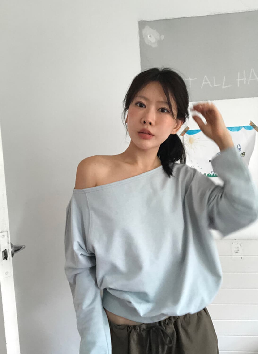 언더비  Nestle 오프숄더 맨투맨 뮤트블루 상품이미지4