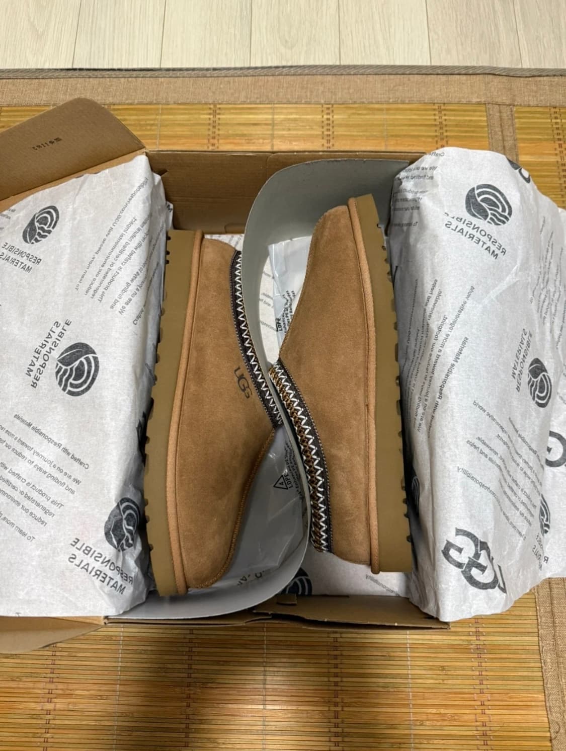 (새상품) 어그 타스만 체스트넛 280 판매합니다. 상품이미지2