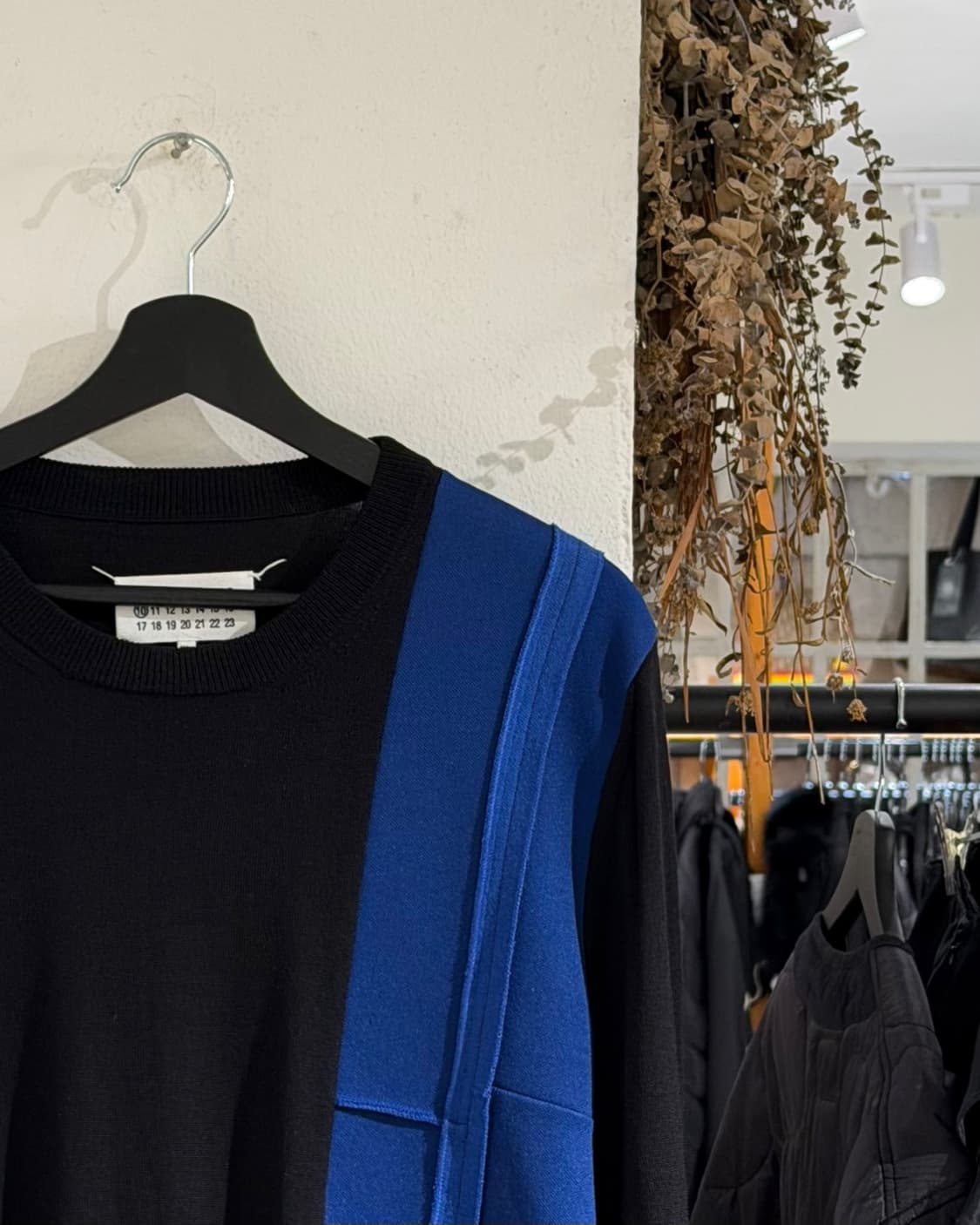 메종 마르지엘라 블랙 블루 배색 롱슬리브 니트 상품이미지3