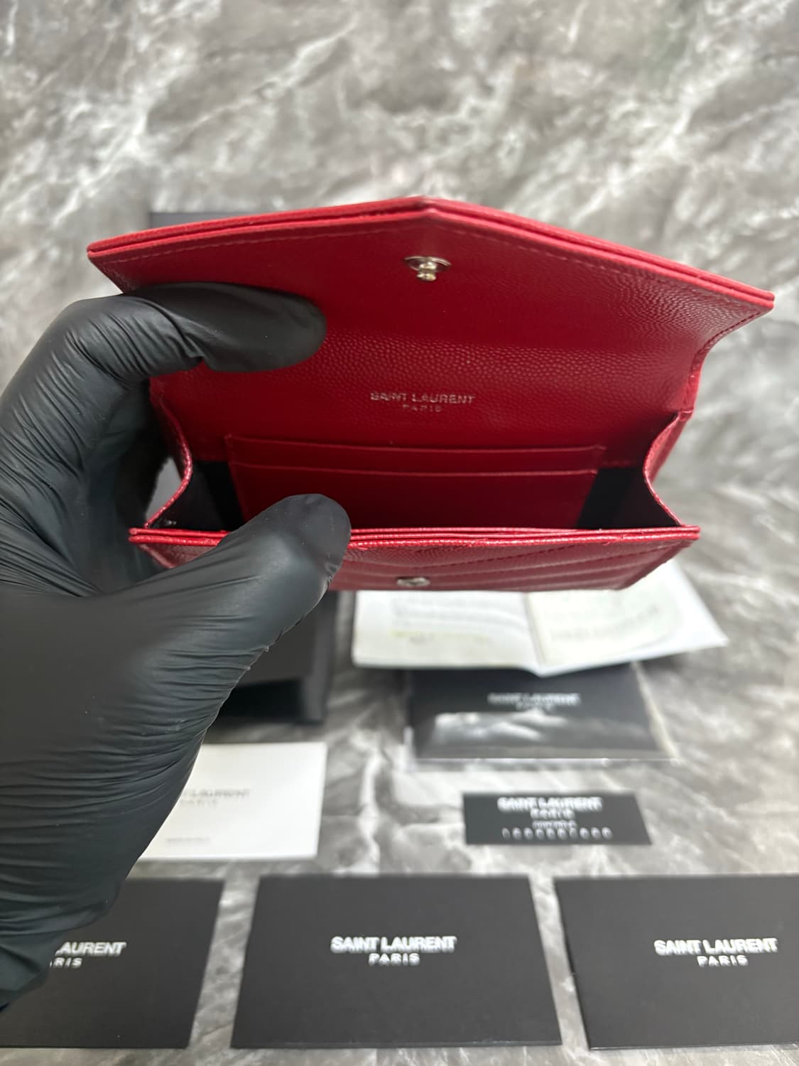 입생로랑 엔벨로프 마틀라세 반지갑 상품이미지4