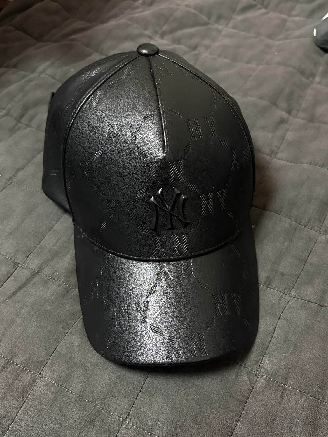 MLB 엠엘비 올블랙 모노그램 볼캡 뉴에라 레더 상품이미지1