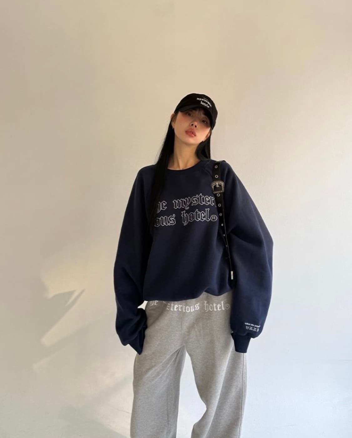 더미스테리어스호텔 와이드 맨투맨 상품이미지3