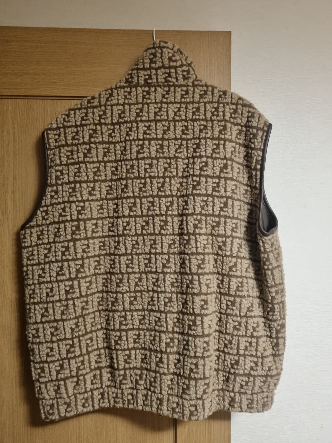 펜디 양가죽 조끼 52사이즈 상품이미지2