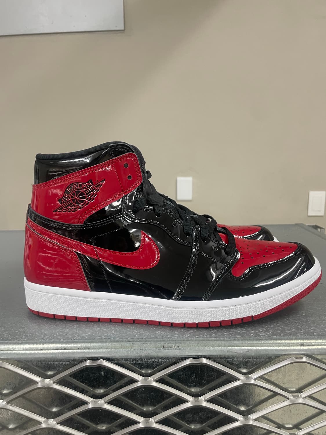 조던 1 레트로 하이 OG 페이턴트 브레드 270 상품이미지4