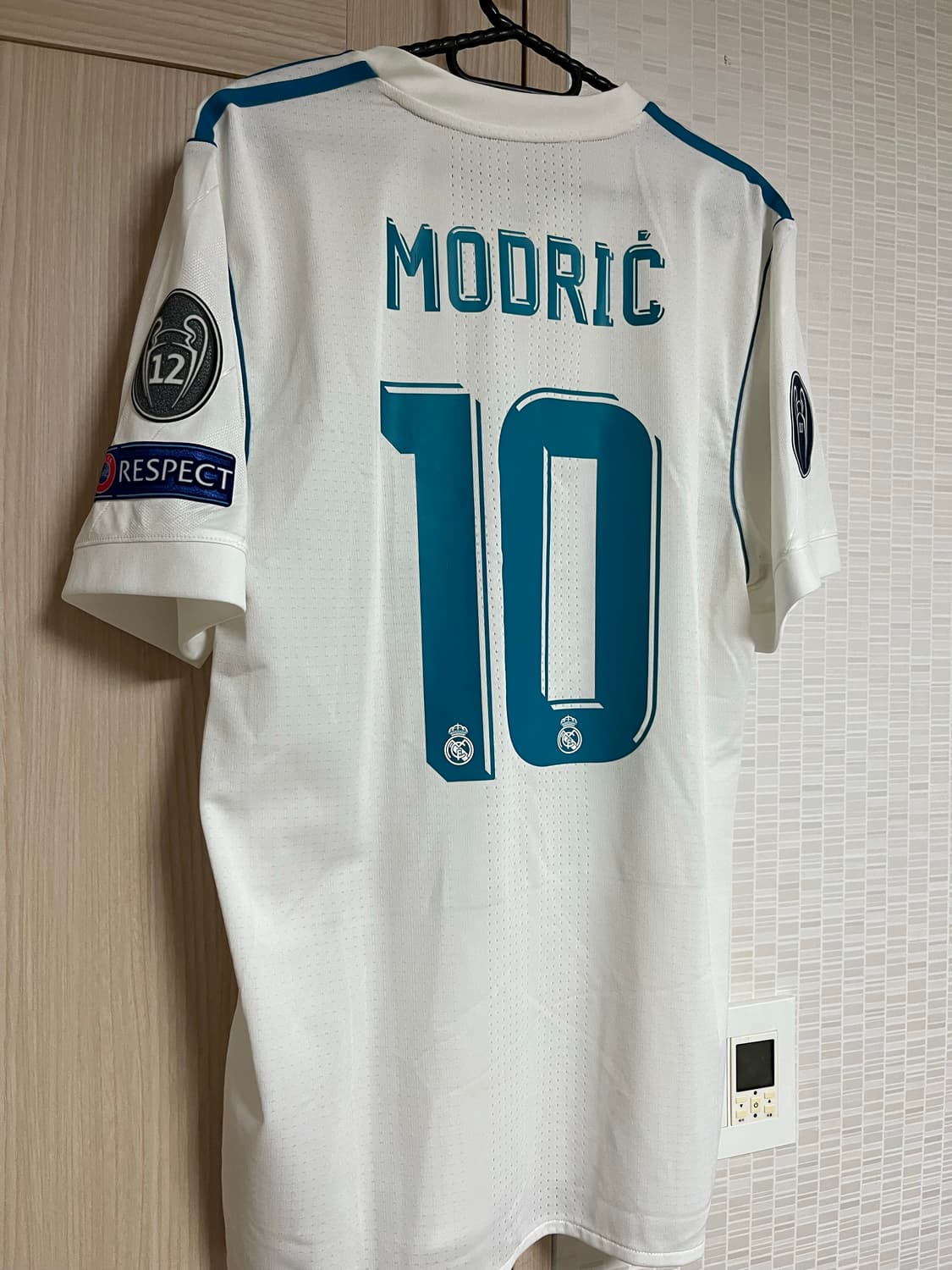 [L] 레알 마드리드 17-18 어센틱 홈 유니폼 모드리치 상품이미지2