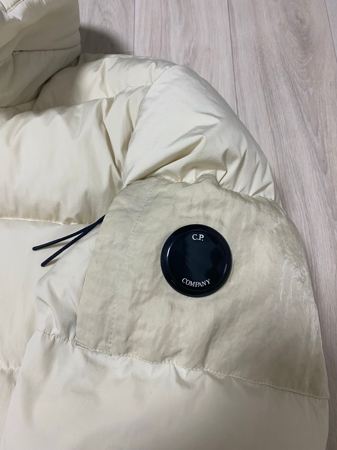 cp컴퍼니 패딩 상품이미지2