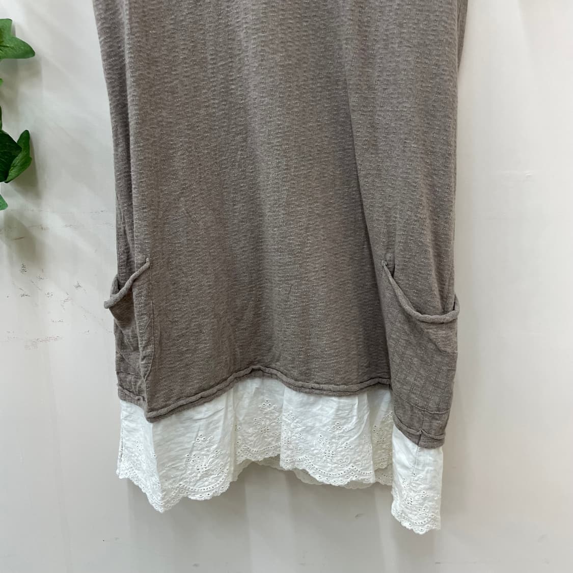 여리 니혼진 그레이지 레이스 밑단 티셔츠 🏠 상품이미지3