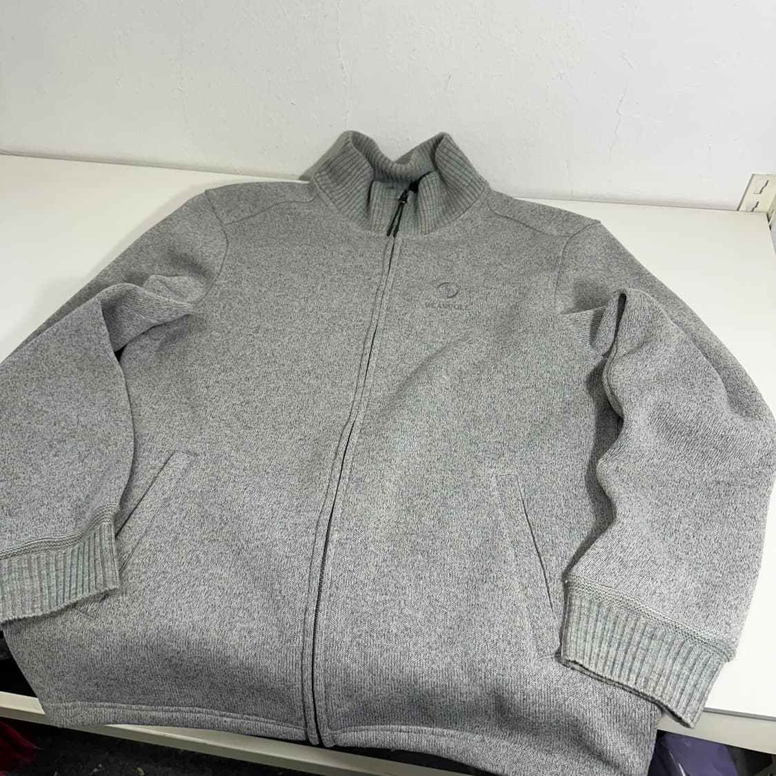 L 105 빈폴아웃도어 그레이 기본로고 안감기모 폴리자켓 상품이미지2