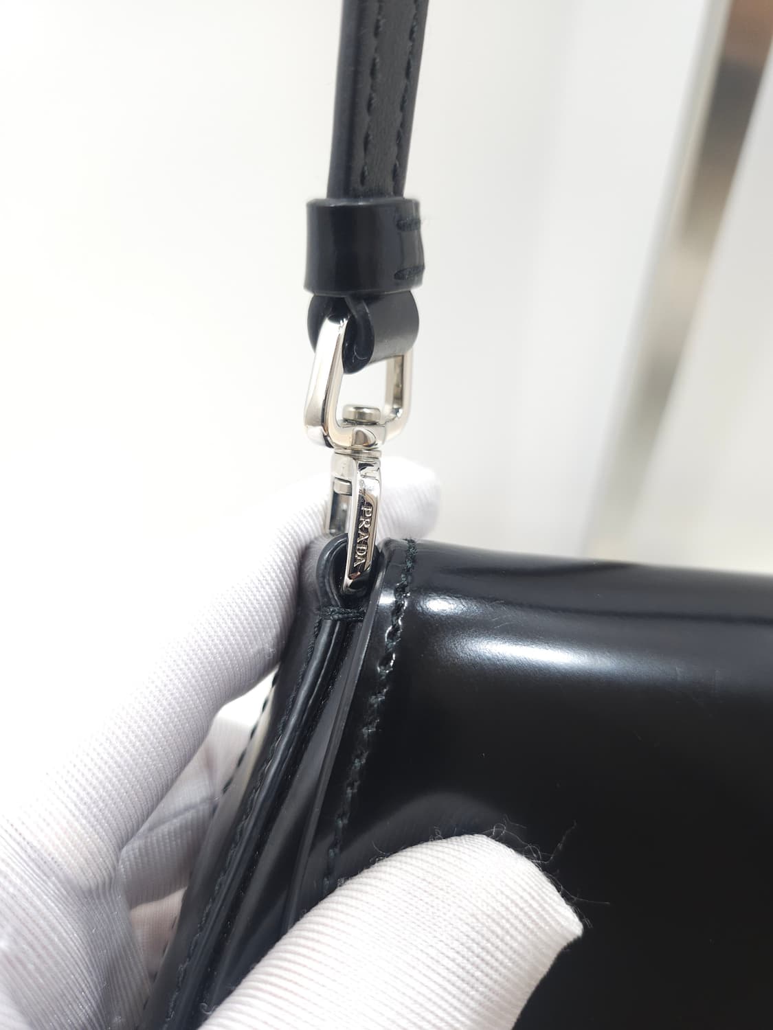 프라다 클레오 브러시드 레더 플랩 숄더백 상품이미지7