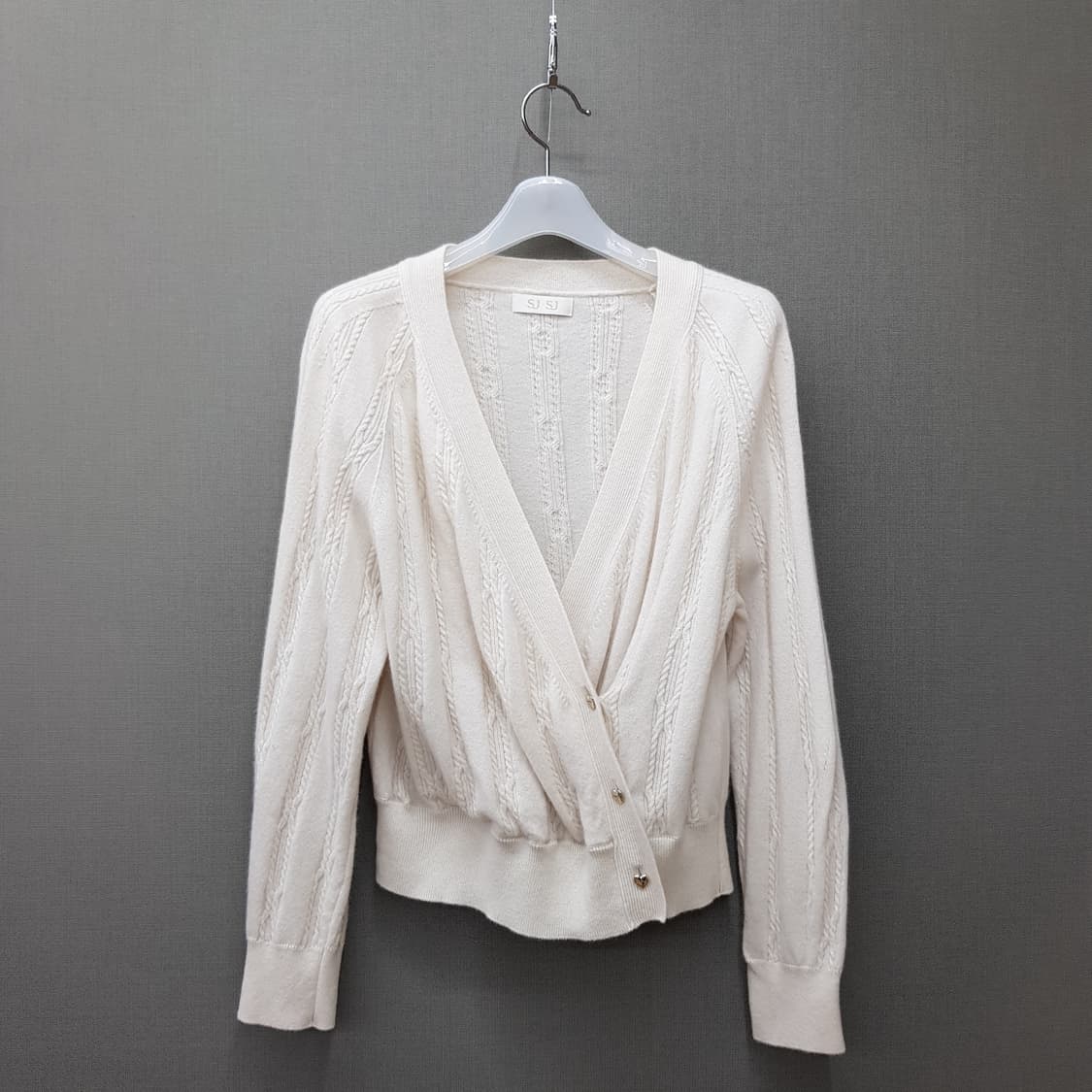 한섬 SJSJ  2023 케이블 브이넥 버튼 가디건  F90 사이즈 상품이미지1