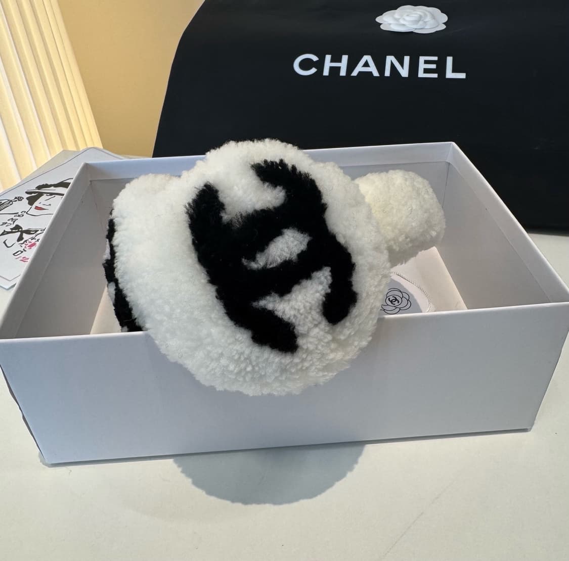 샤넬 귀마개 시어링 램스킨  에크루 상품이미지4