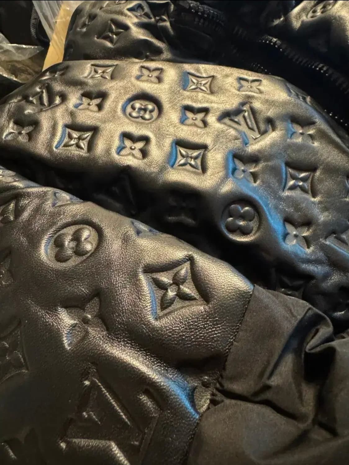 루이비통 모노그램 블랙 오버핏 패딩 점퍼 50 105~ 상품이미지5