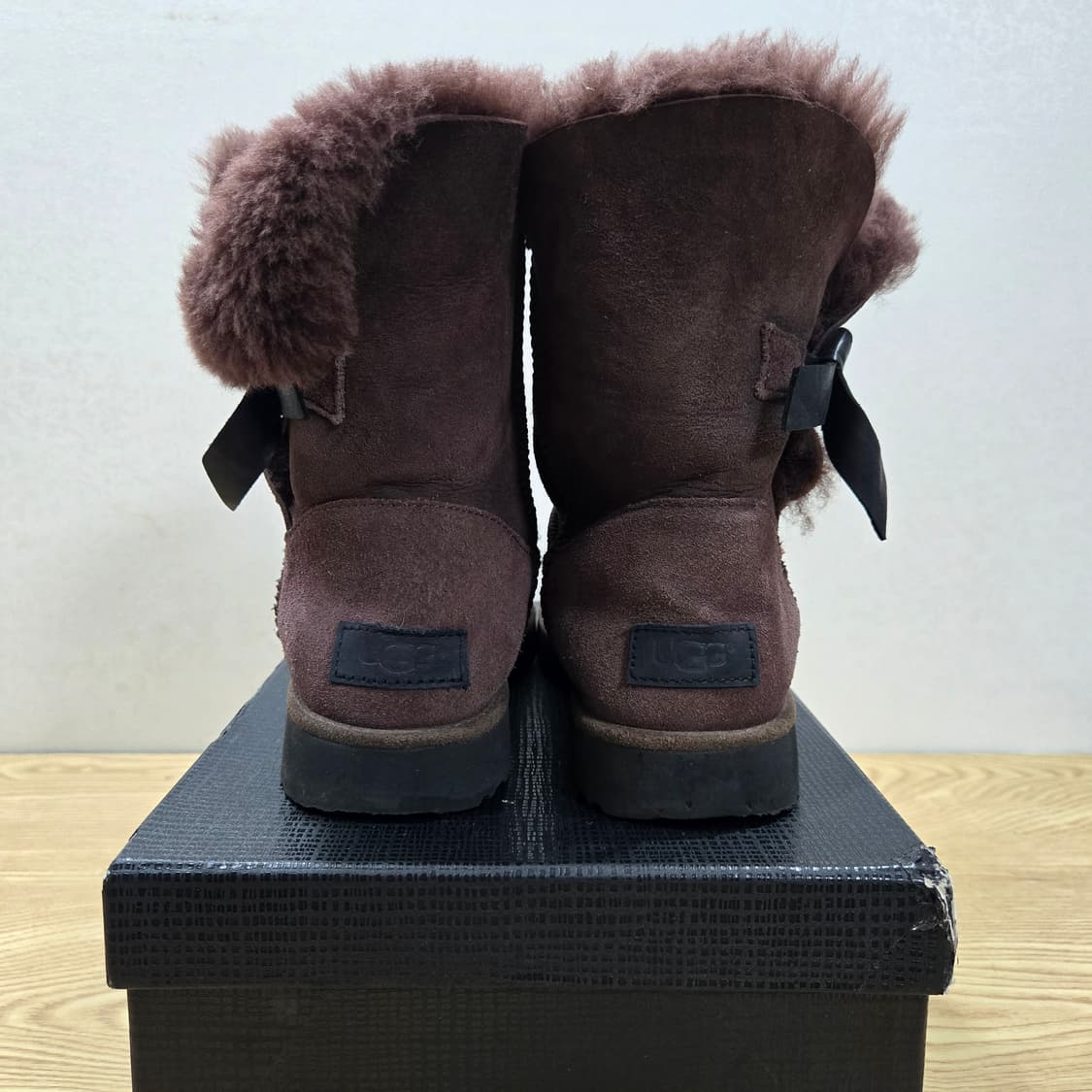245 어그 UGG 클래식 Knot 초코 상품이미지4