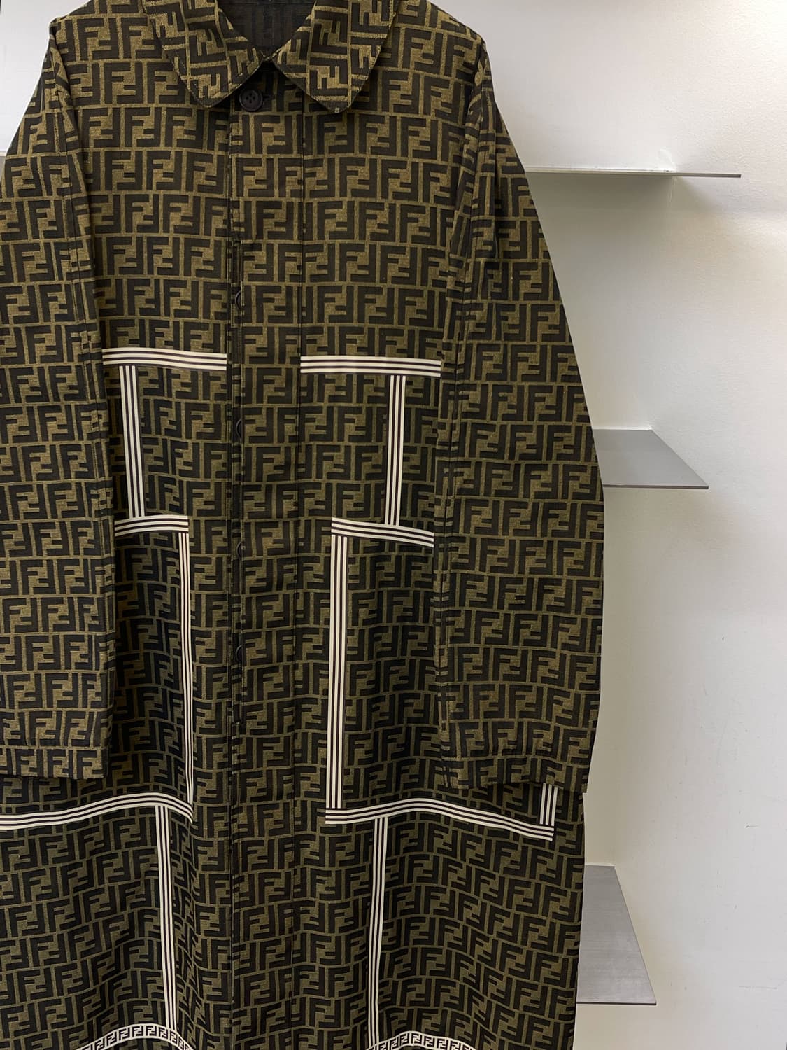 펜디 18fw FF 모노그램 트렌치 코트 상품이미지4