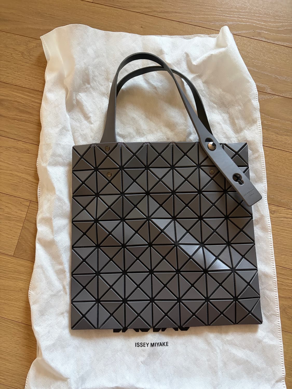 바오바오 루센트 토트백 스몰 그레이 상품이미지3