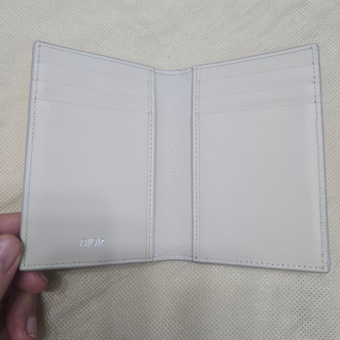 정품)디올(Dior) 그래비티 버티컬 바이폴드 카드 지갑 상품이미지3