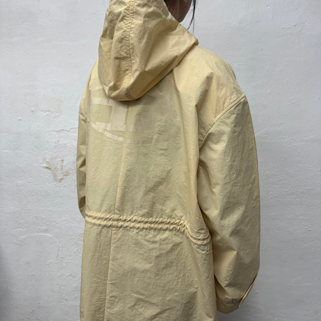 디젤(DIESEL) 22ss 아이보리컬러 서클로고 후드 루즈 모즈 코트 상품이미지2