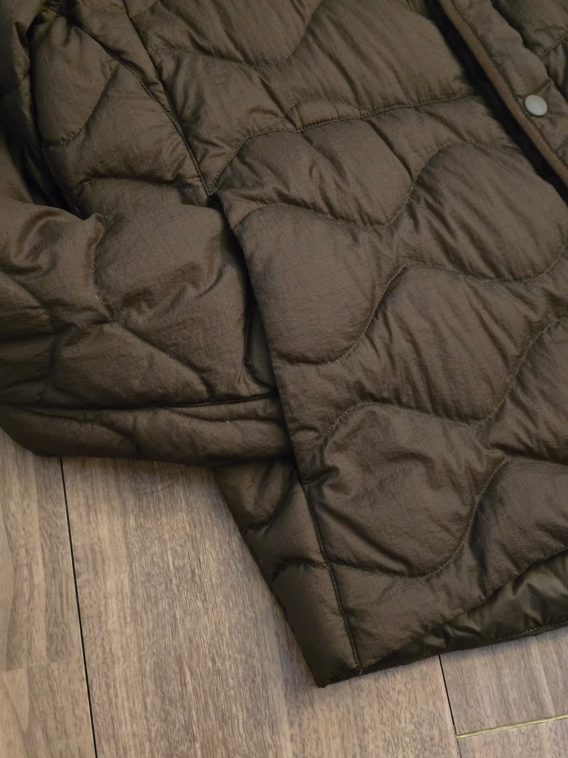 유니클로 화이트 마운티니어링 울트라 라이트 다운 M 상품이미지6