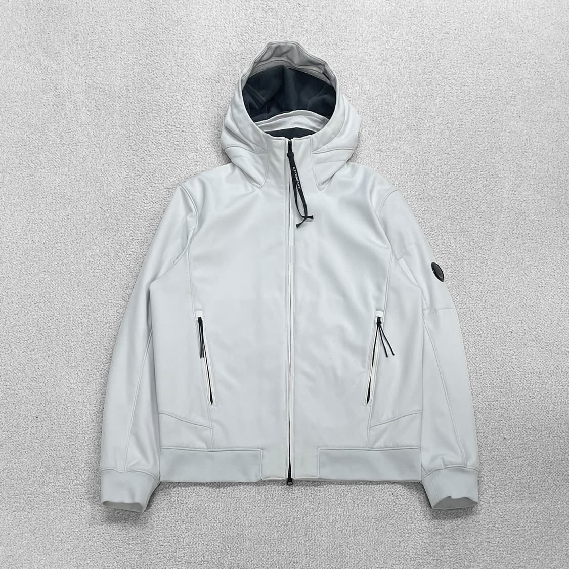 C.P 컴퍼니 소프트 쉘 - R 후드 자켓 상품이미지1