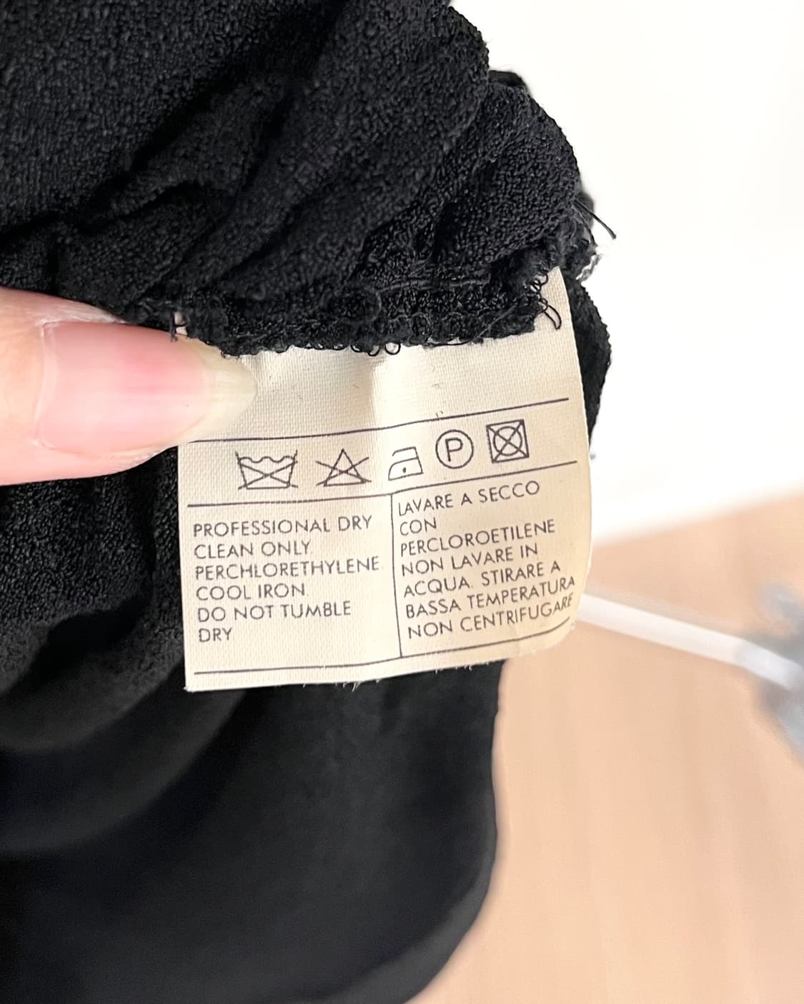 살바토레 페라가모 블랙 턱 디테일 슬리브리스 상품이미지8