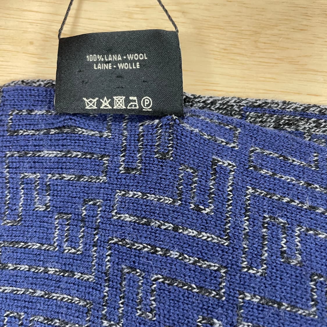 펜디 머플러 네이비 상품이미지5