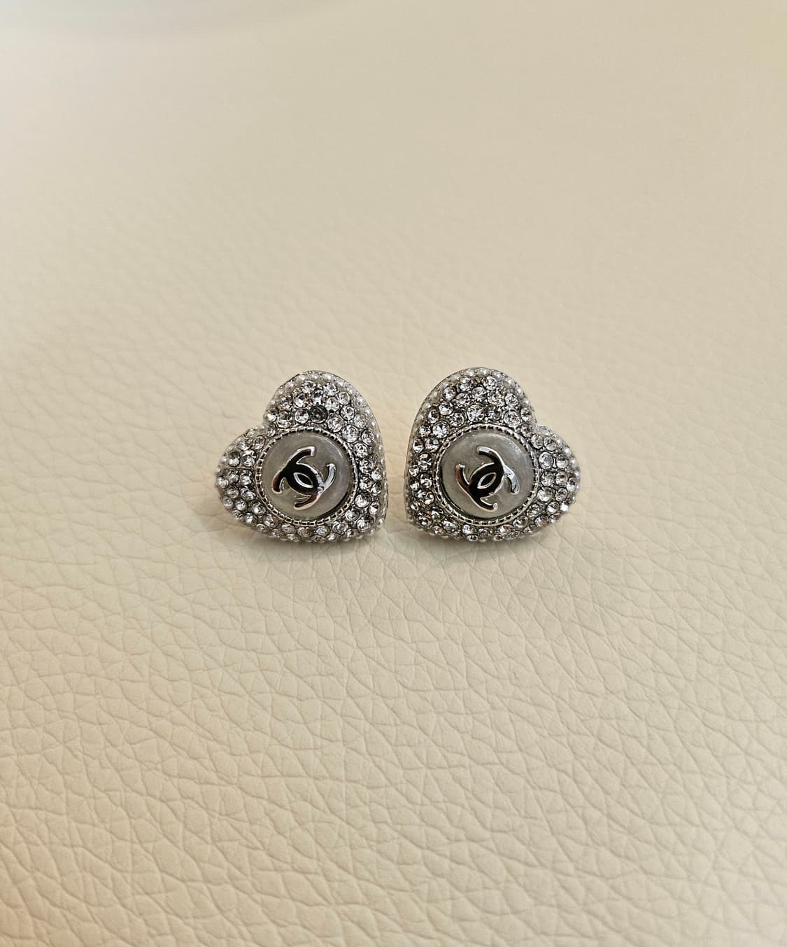 샤넬 큐빅하트 진주 실버 귀걸이 업사이클링 상품이미지2
