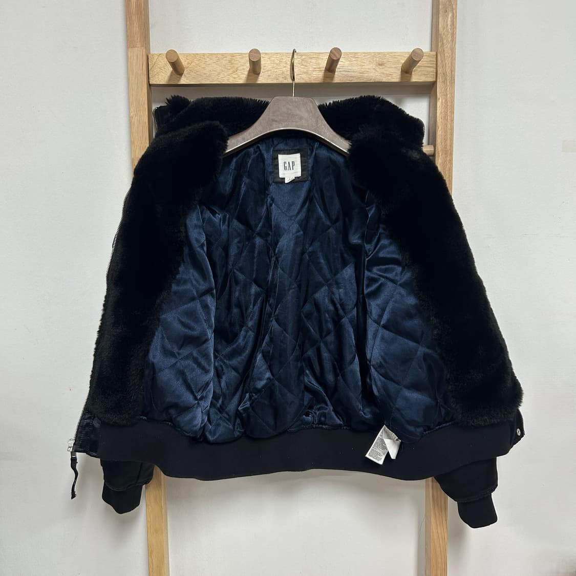 갭 퍼 칼라 배색 사틴 항공 점퍼 블랙 상품이미지5