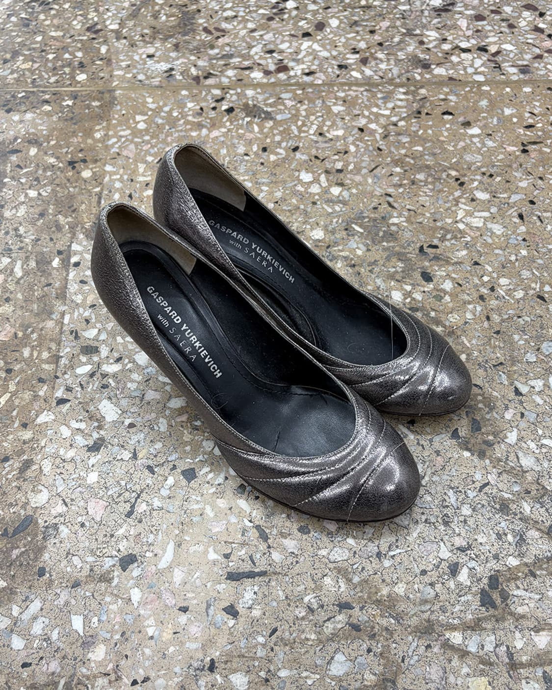 가스파르 유르키에비치 메탈릭 펌프 상품이미지1