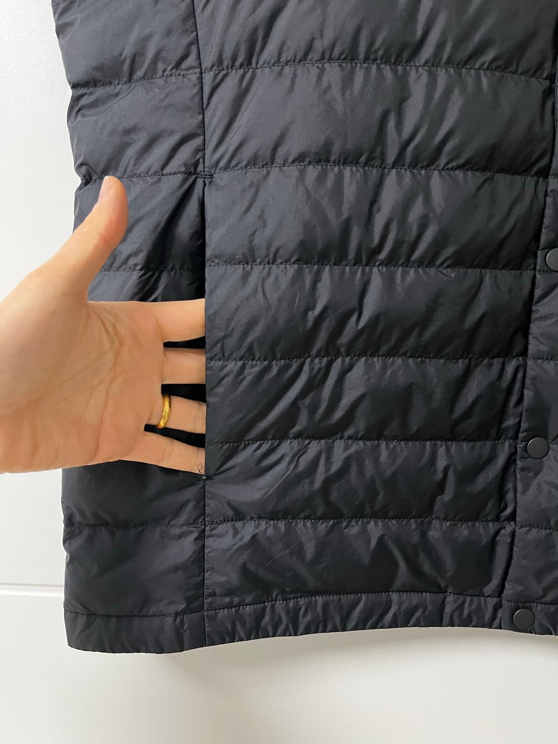 유니클로 경량 패딩 조끼 울트라 상품이미지4