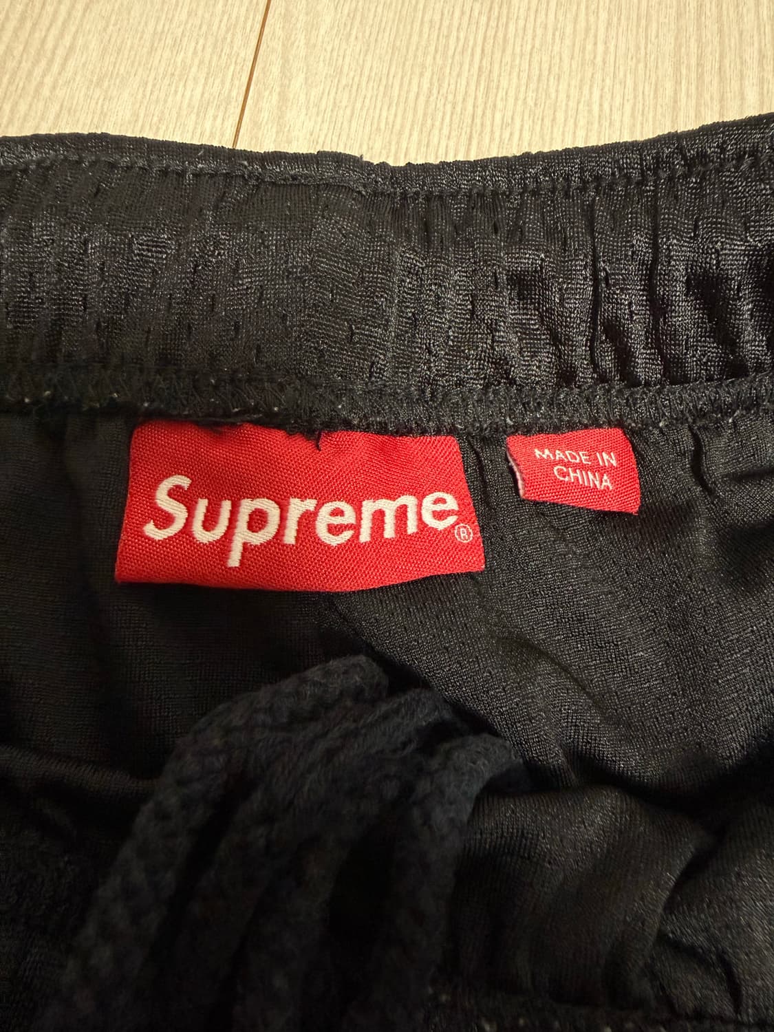 슈프림 스몰 박스 배기 메쉬 쇼츠 블랙 - 25SS XL사이즈 상품이미지3