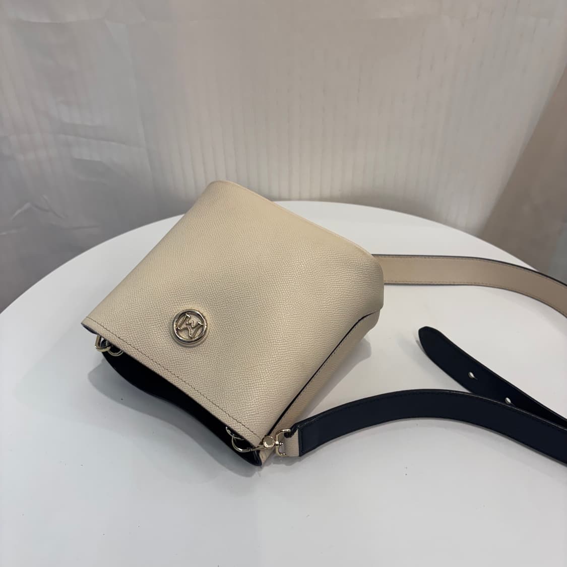 정품 메트로시티 버킷 크로스백     상품이미지6