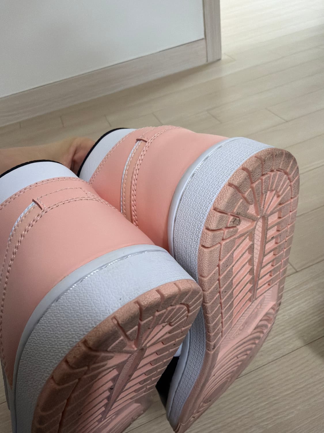 에어조던 1 미드 아크틱 오렌지 상품이미지6