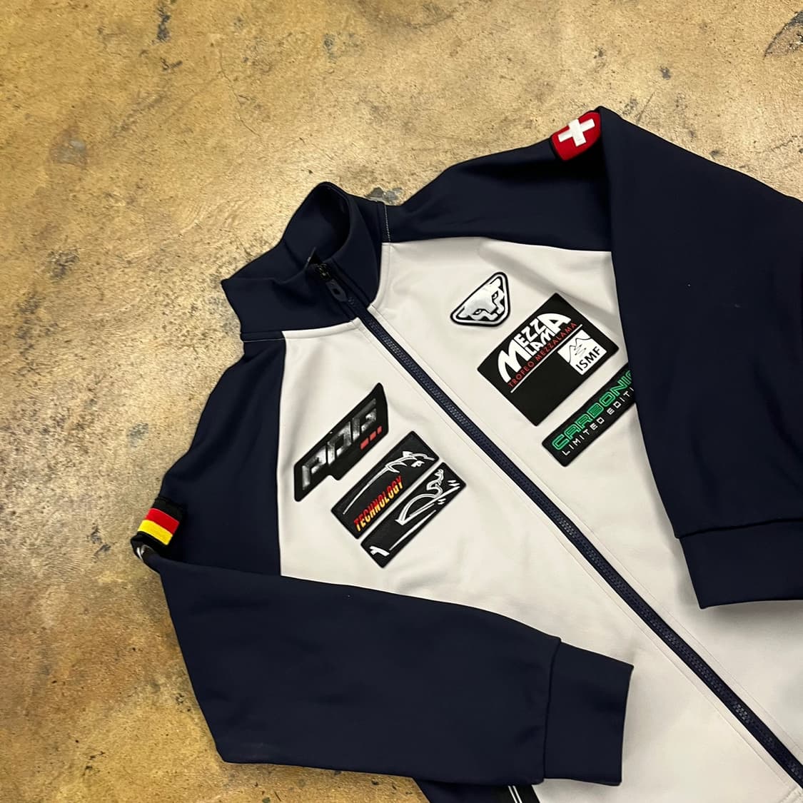 [정품/M] 다이나핏 패치 포인트 트랙 자켓 b10 상품이미지1