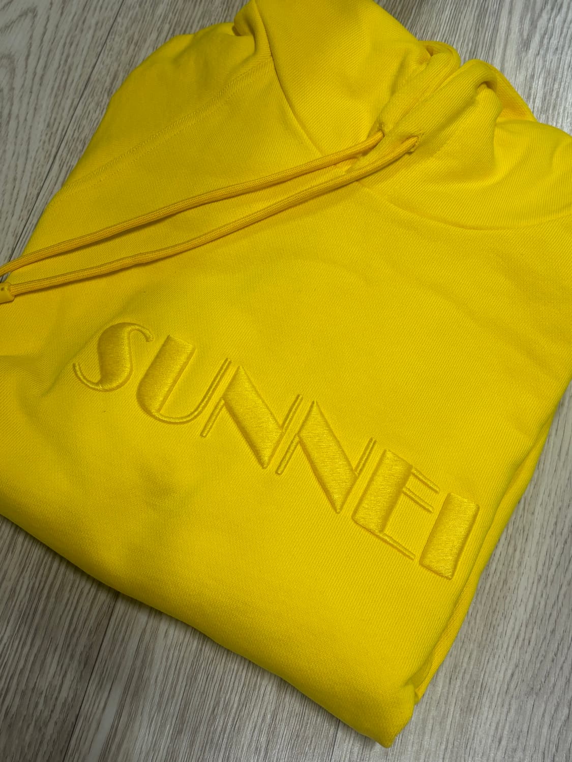 sunnei 써네이 엠브로이더드 후드 - 브라이트 옐로우 상품이미지2