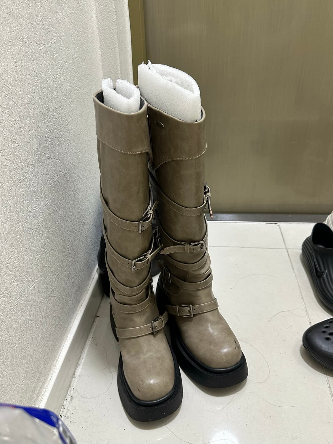 시너진 WESTERN BUCKLE BOOTS BEIGE 상품이미지2