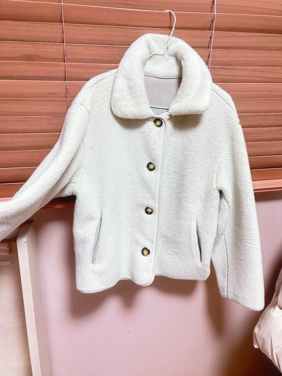 에잇세컨즈 아이보리 뽀그리 퍼 자켓🍪 상품이미지4