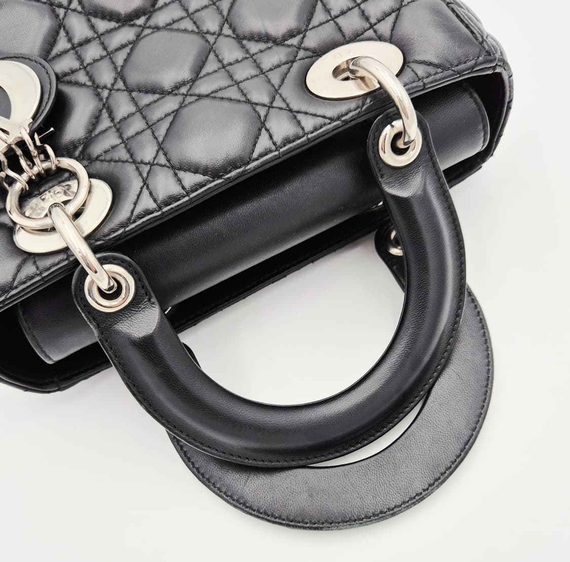 디올 레이디 디올 미니 블랙 램스킨 은장 토트백 상품이미지7