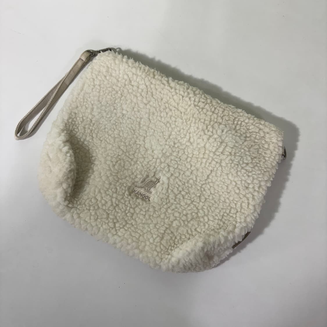 OS 캉골 아이보리 뽀글이 후리스 클러치백 상품이미지1