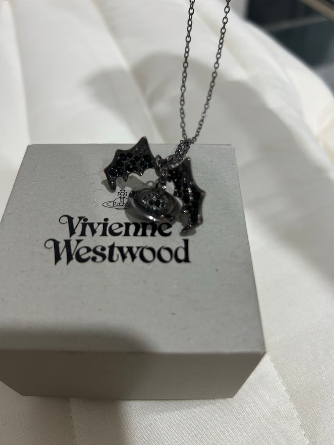 비비안웨스트우드 박쥐 목걸이 상품이미지1