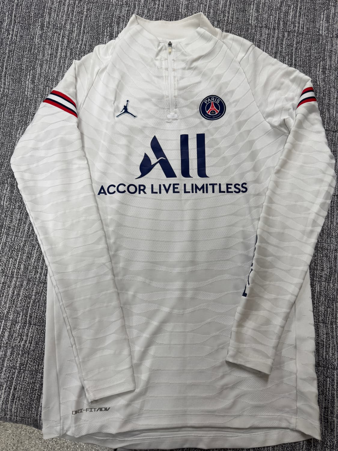 나이키 파리생제르망x조던 adv 드릴탑 상품이미지1