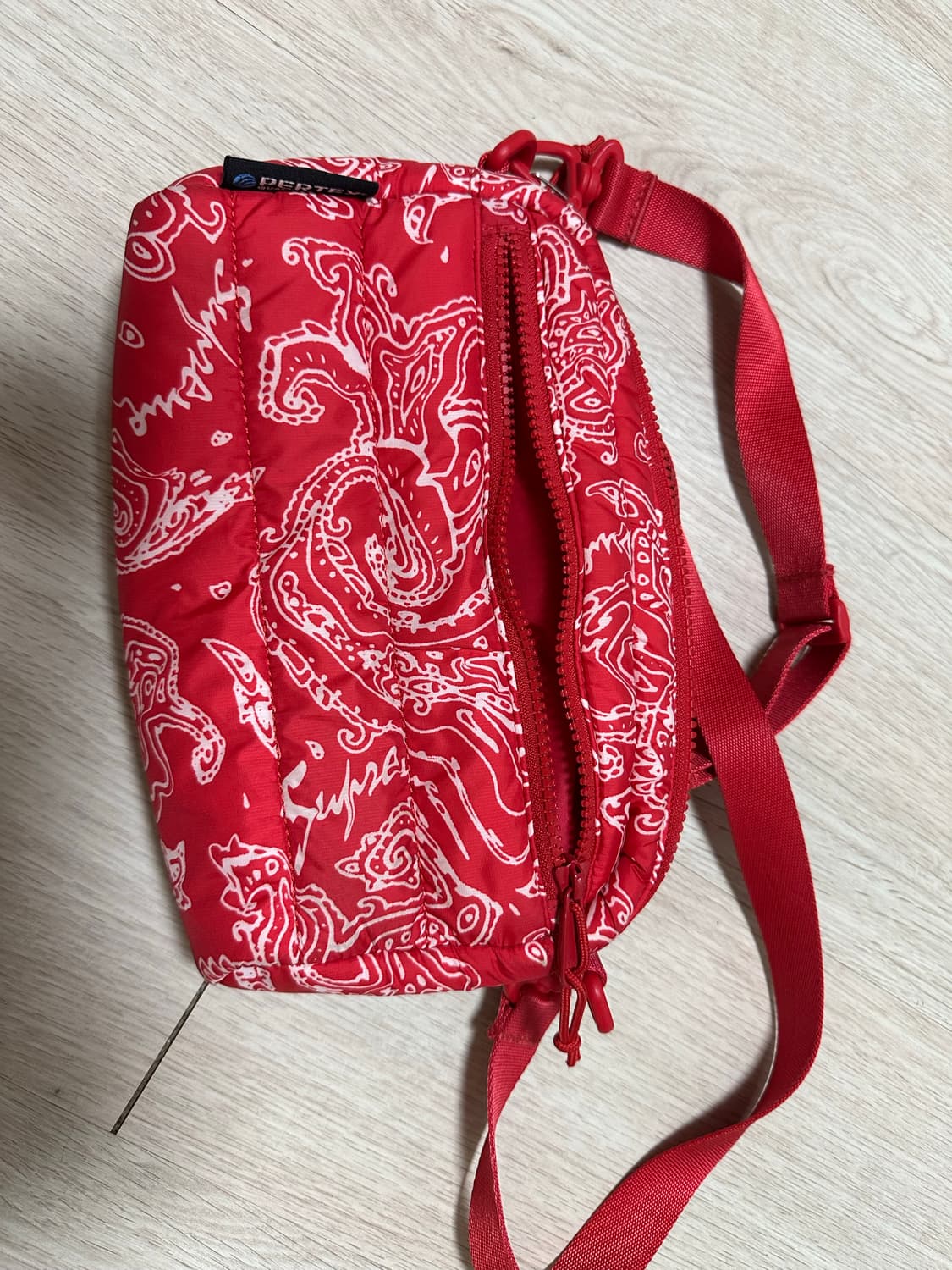 Supreme Puffer Side Bag Red Paisley - 22 상품이미지3