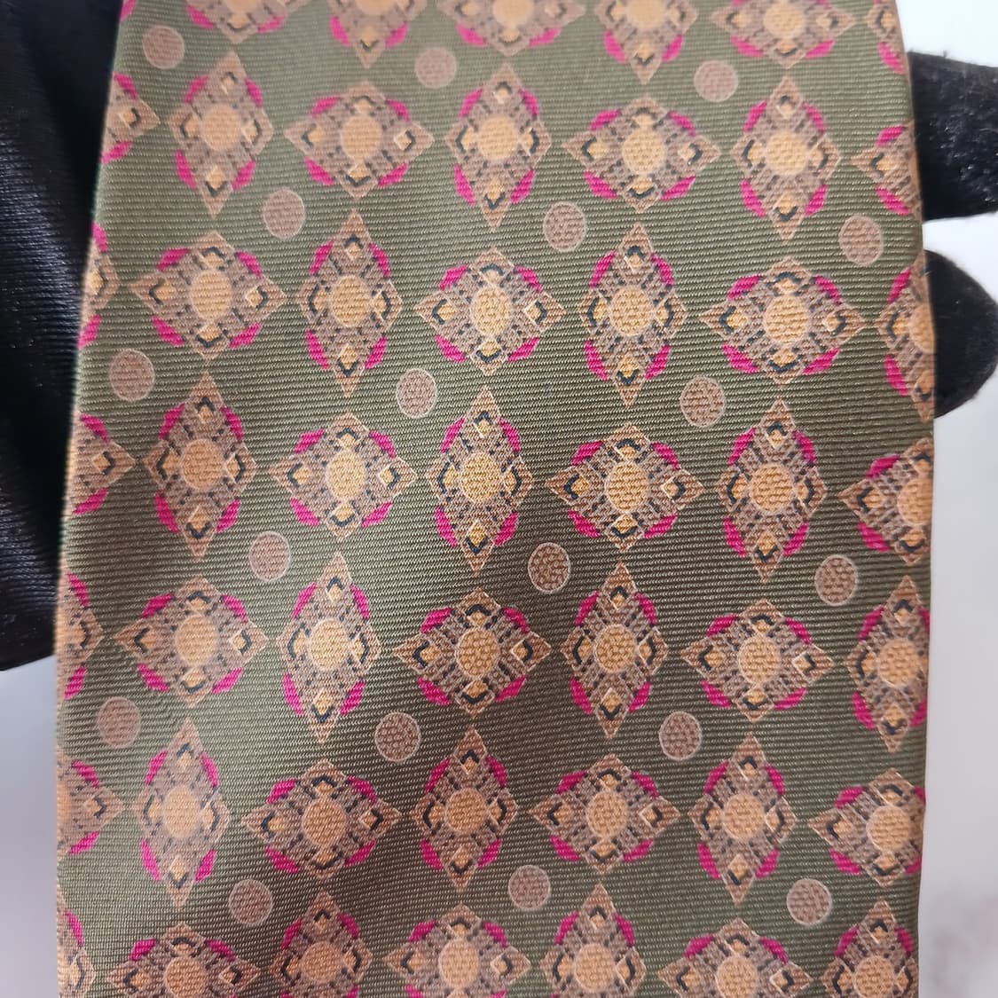 디올 실크 카키브라운 패턴 넥타이 9.5cm A+등급 A19331
 상품이미지9