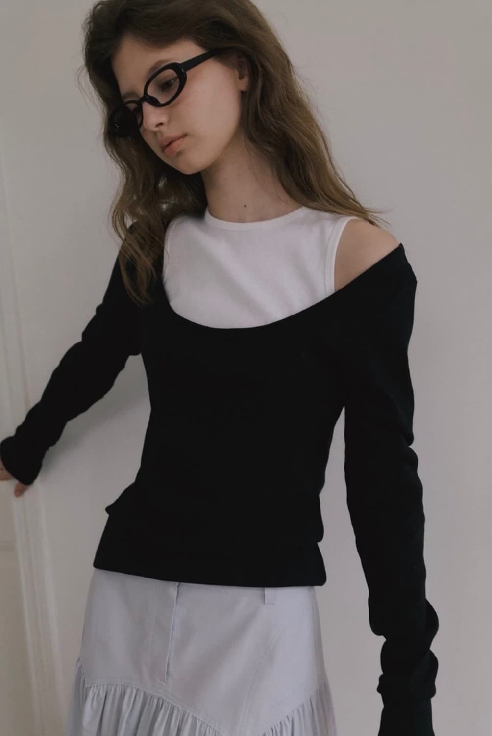 오버듀플레어 스쿱넥 티셔츠 블랙 상품이미지2