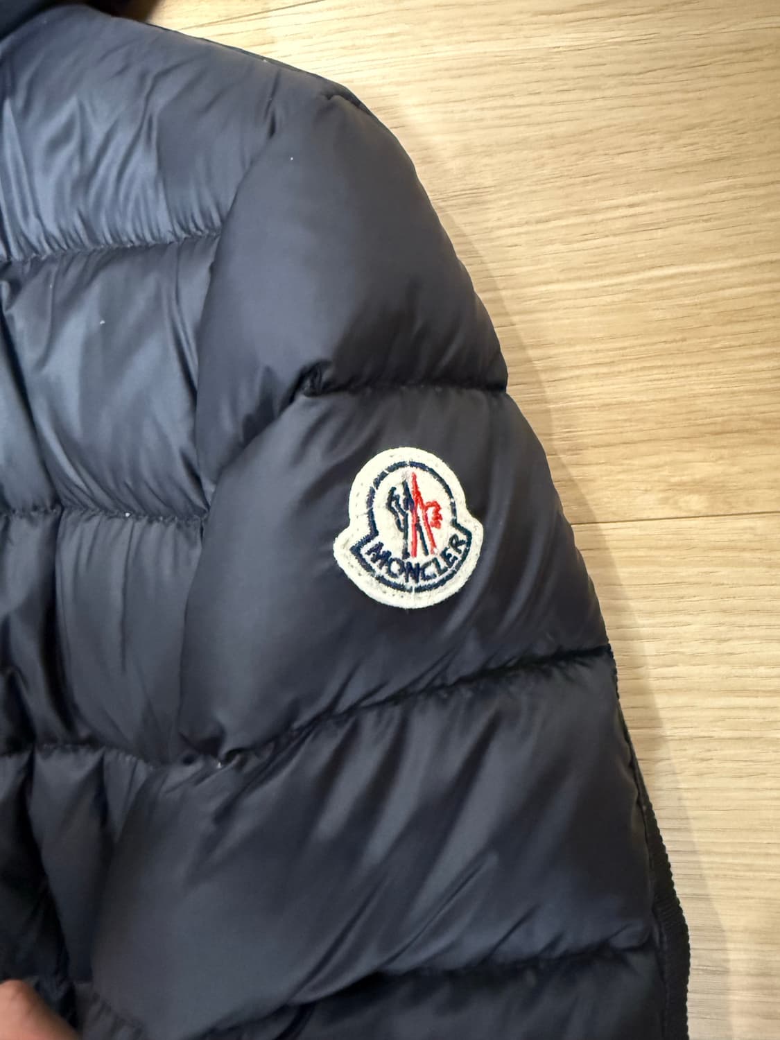[1사이즈] 몽클레어 헤르민퍼 블랙 여자 패딩 상태 최상 상품이미지3