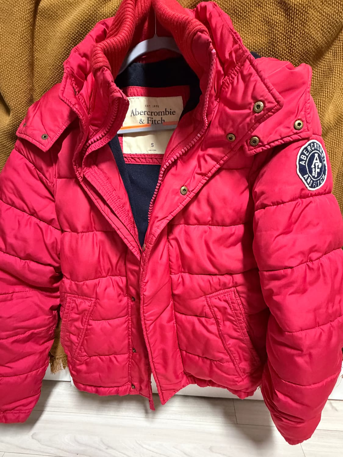 아베크롬비 캠쉘 패딩 레드 상품이미지3